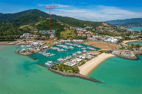 Airlie Beach QLD 4802 .